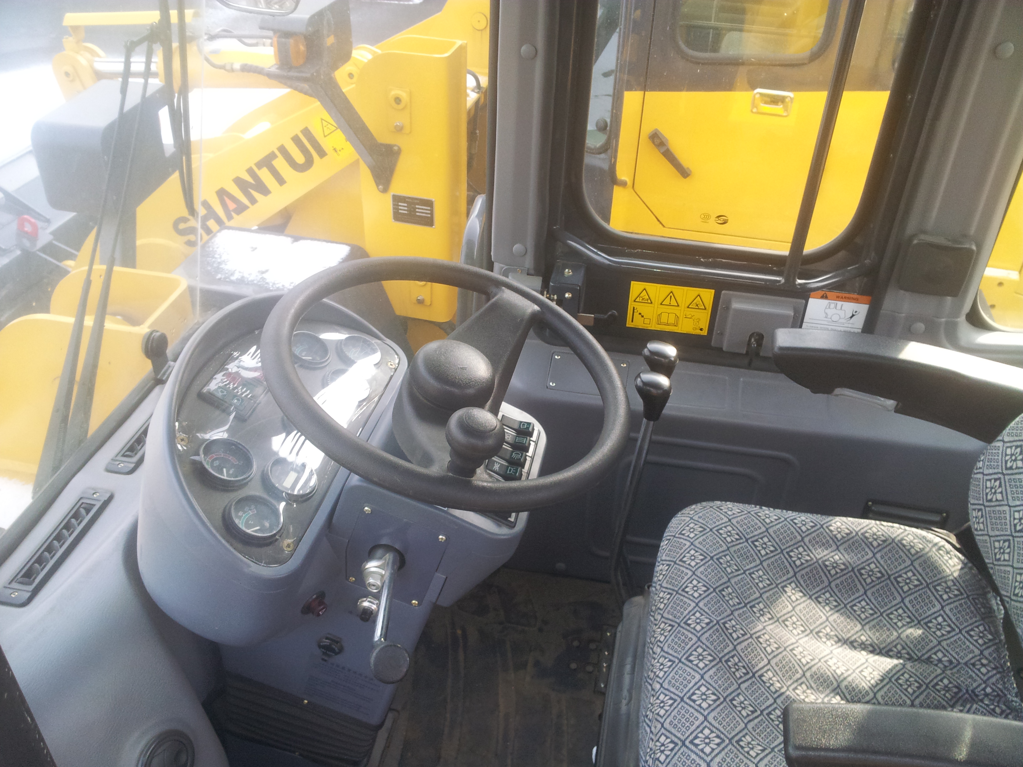 Фронтальный погрузчик SHANTUI SL30W
