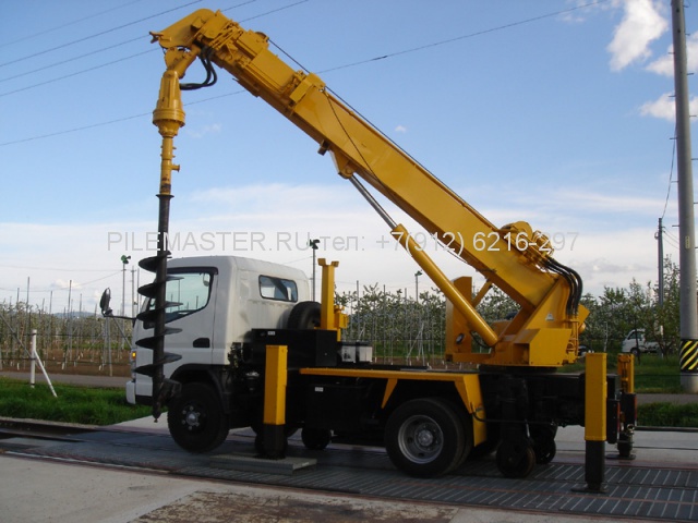 Автобуровая Aichi D502